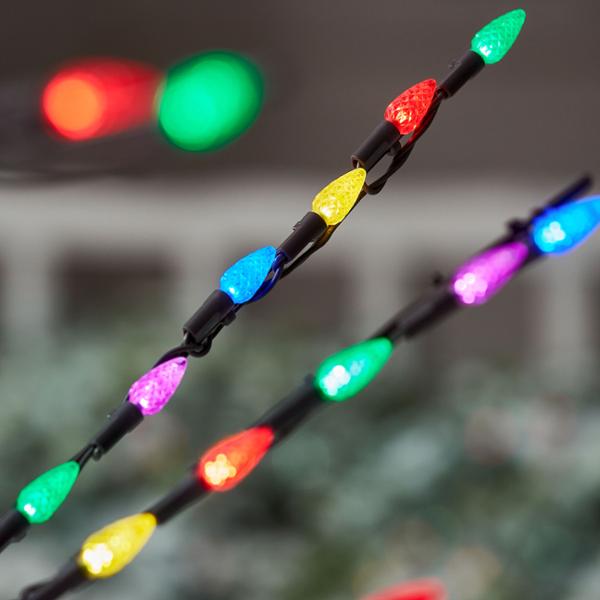 ADORNO DE ÁRBOL NAVIDEÑO MULTICOLOR CON LUCES LED 2.43 M